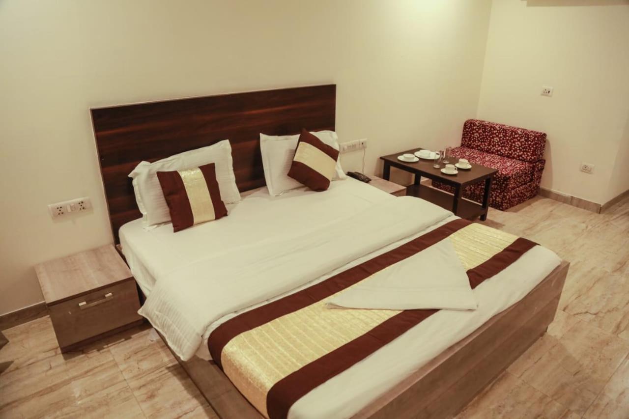פארידבד Basoya Farm 2Bhk Villla With Pool - 10 Min Away From Chattarpur מראה חיצוני תמונה